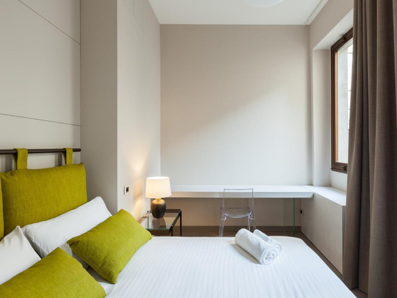 Easyhomes-Duomo Suites & Apartments Мілан Екстер'єр фото