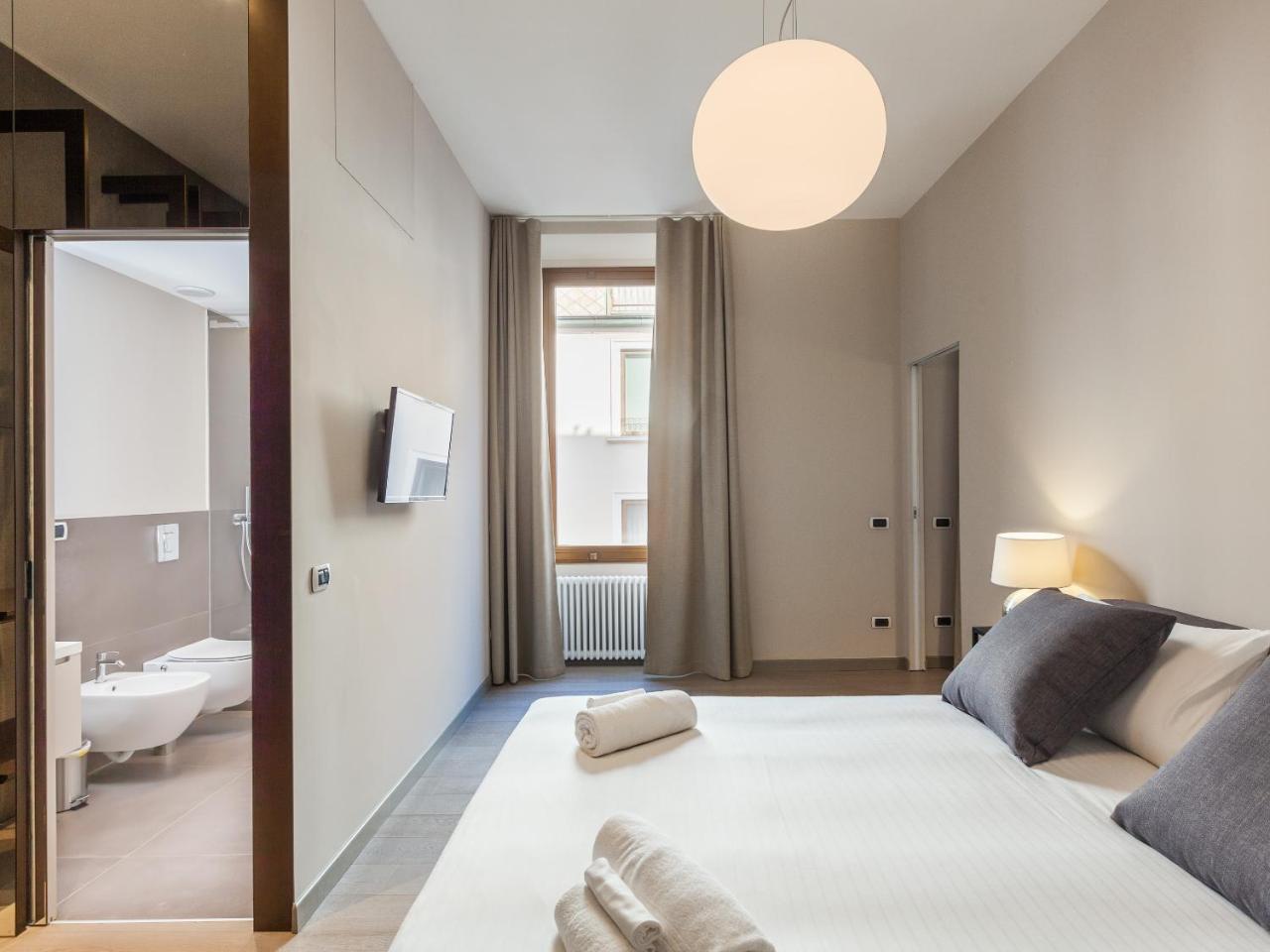 Easyhomes-Duomo Suites & Apartments Мілан Екстер'єр фото