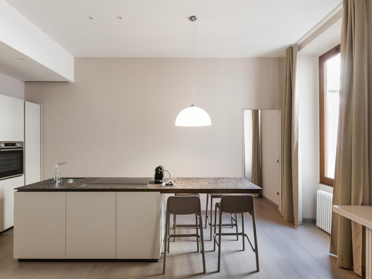 Easyhomes-Duomo Suites & Apartments Мілан Екстер'єр фото