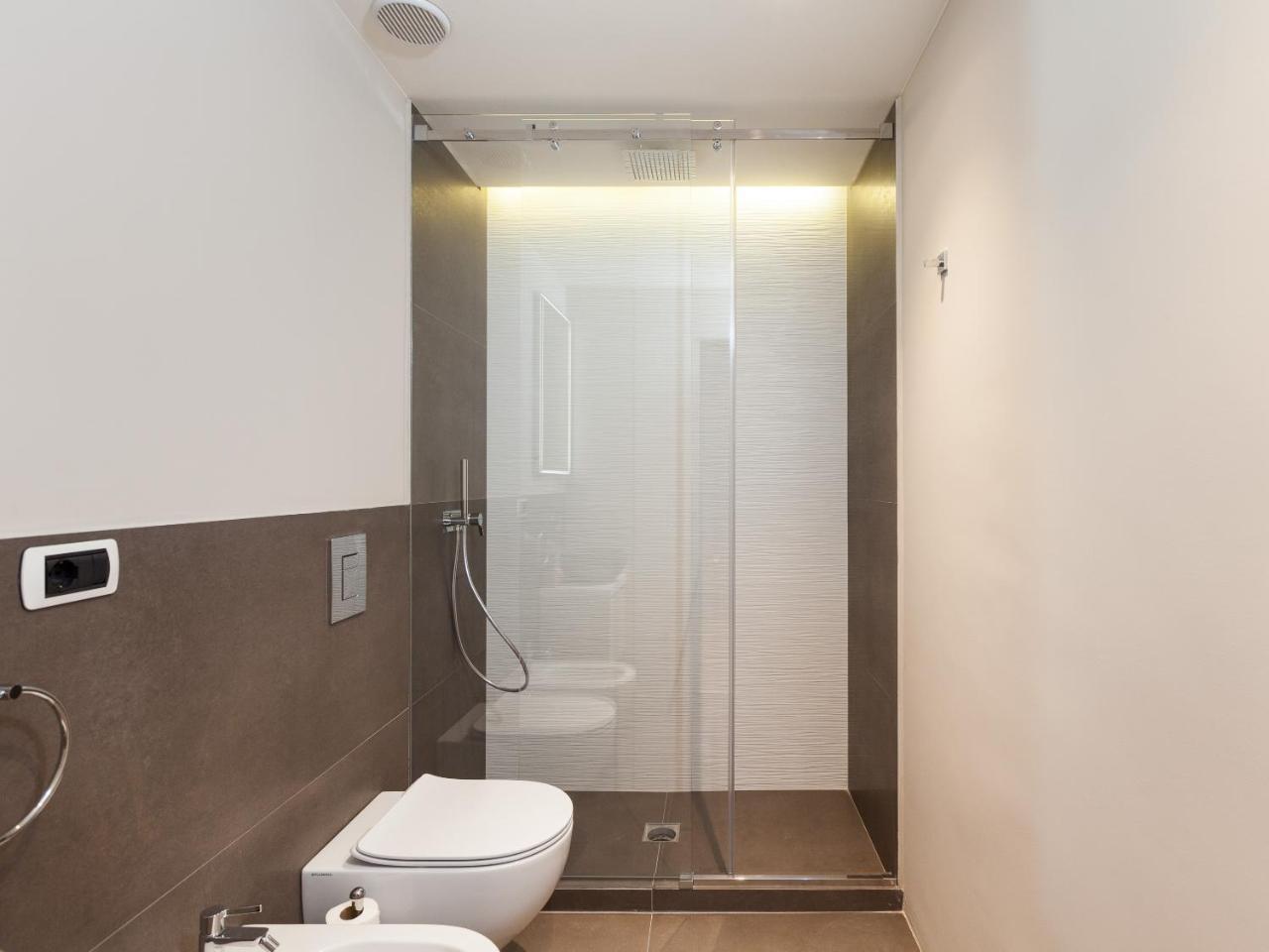 Easyhomes-Duomo Suites & Apartments Мілан Екстер'єр фото
