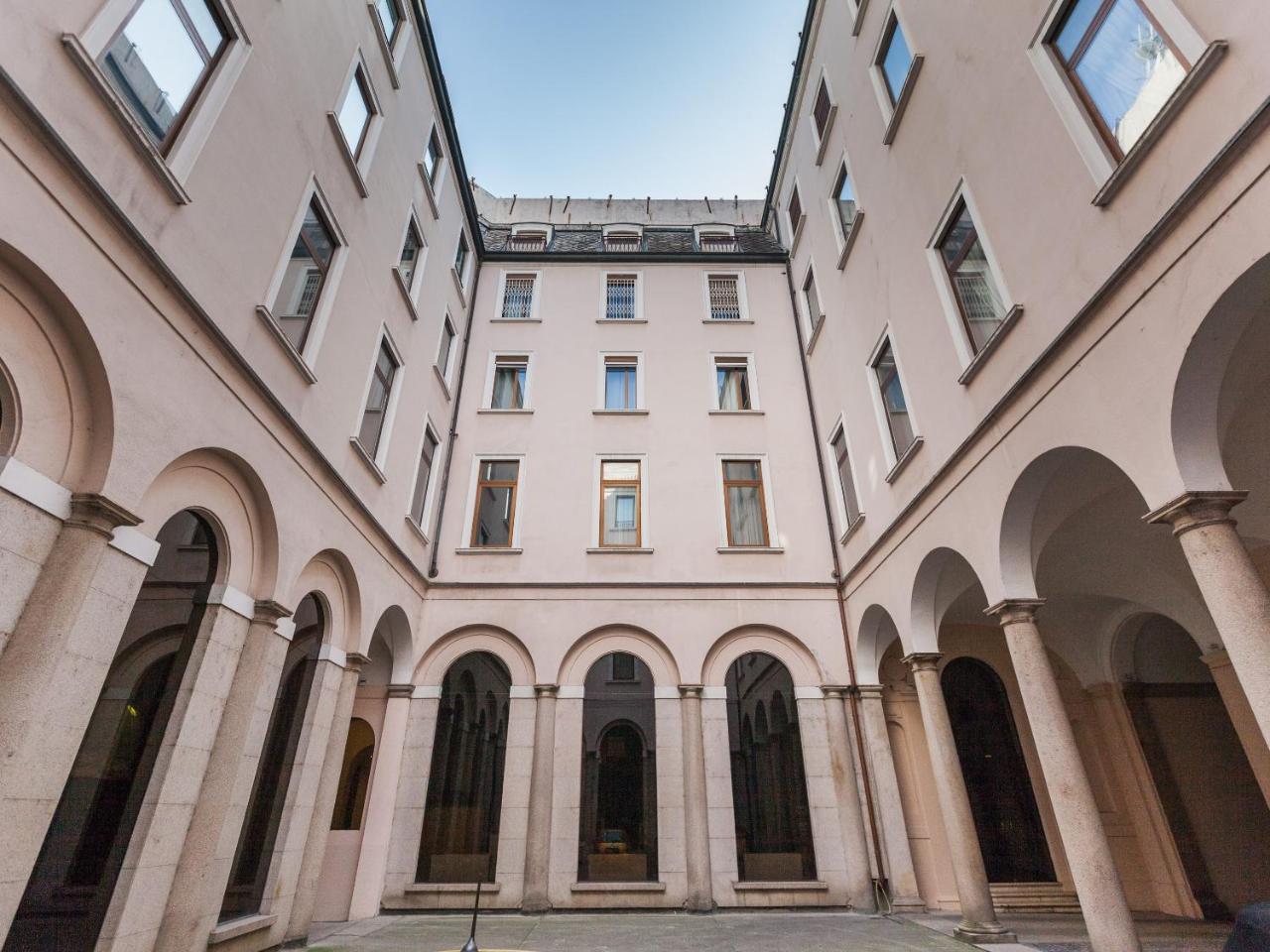 Easyhomes-Duomo Suites & Apartments Мілан Екстер'єр фото